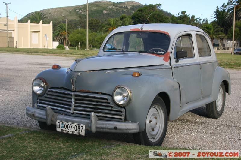 Peugeot 203
Mots-clés: voiture