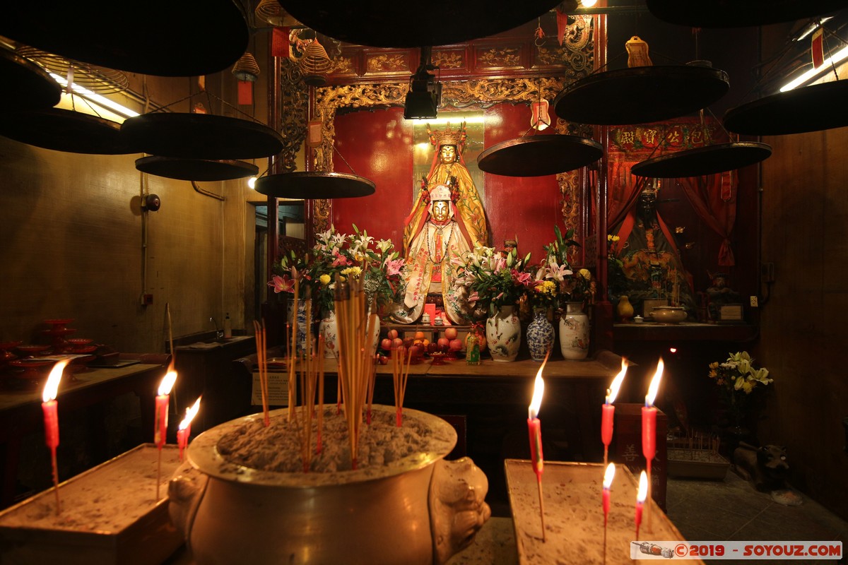 Hong Kong - Man Mo Temple
Mots-clés: Central and Western geo:lat=22.28394225 geo:lon=114.15018508 geotagged HKG Hong Kong Tai Ping Shan Sheung Wan Man Mo Temple Boudhiste