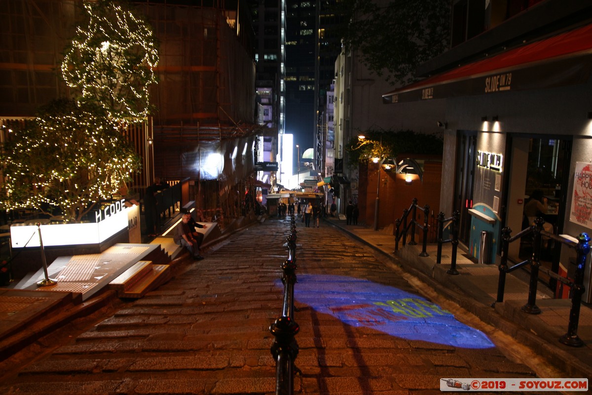 Hong Kong by night - Lan Kwai Fong
Mots-clés: Central Central and Western geo:lat=22.28160767 geo:lon=114.15491800 geotagged HKG Hong Kong Nuit Lan Kwai Fong