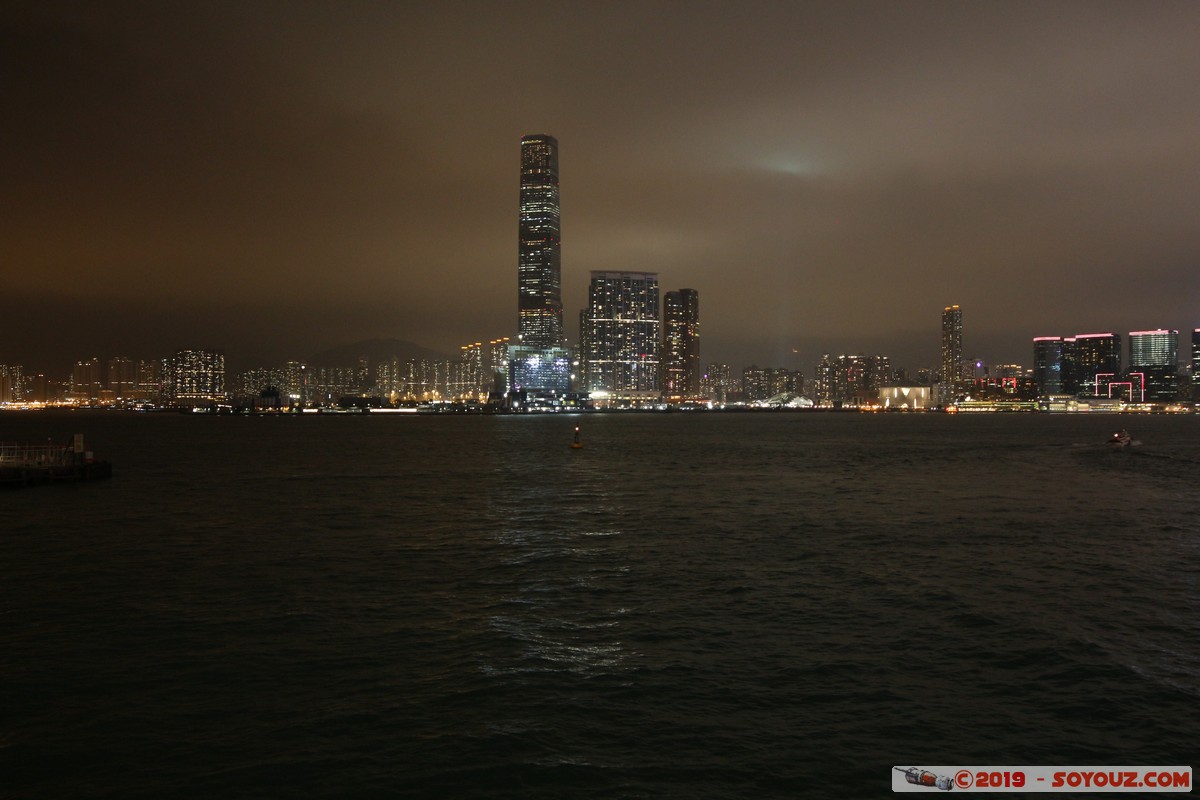 Hong Kong by night - Victoria Harbour & Sky 100 Tower
Mots-clés: Central and Western Central District geo:lat=22.28773469 geo:lon=114.15350447 geotagged HKG Hong Kong Nuit Ferry Pier Terminal skyscraper skyline Mer Sky 100