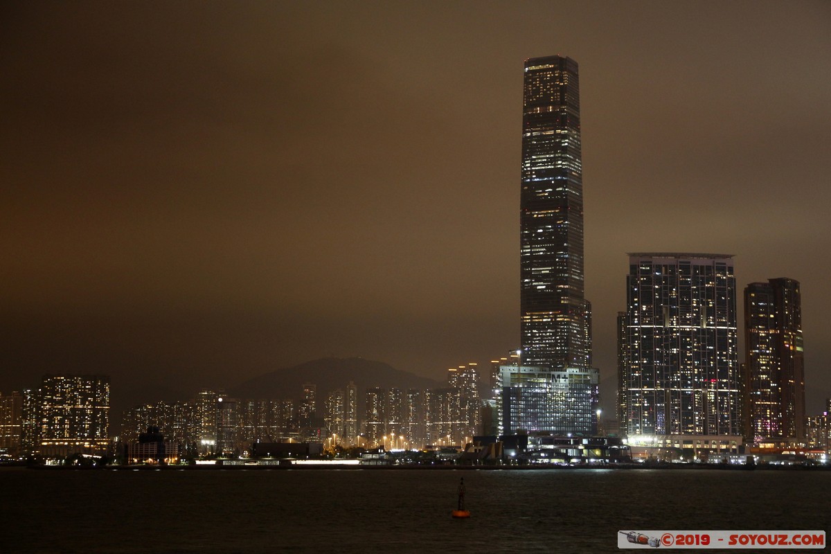 Hong Kong by night - Victoria Harbour & Sky 100 Tower
Mots-clés: Central and Western Central District geo:lat=22.28773469 geo:lon=114.15350447 geotagged HKG Hong Kong Nuit Ferry Pier Terminal skyscraper skyline Mer Sky 100