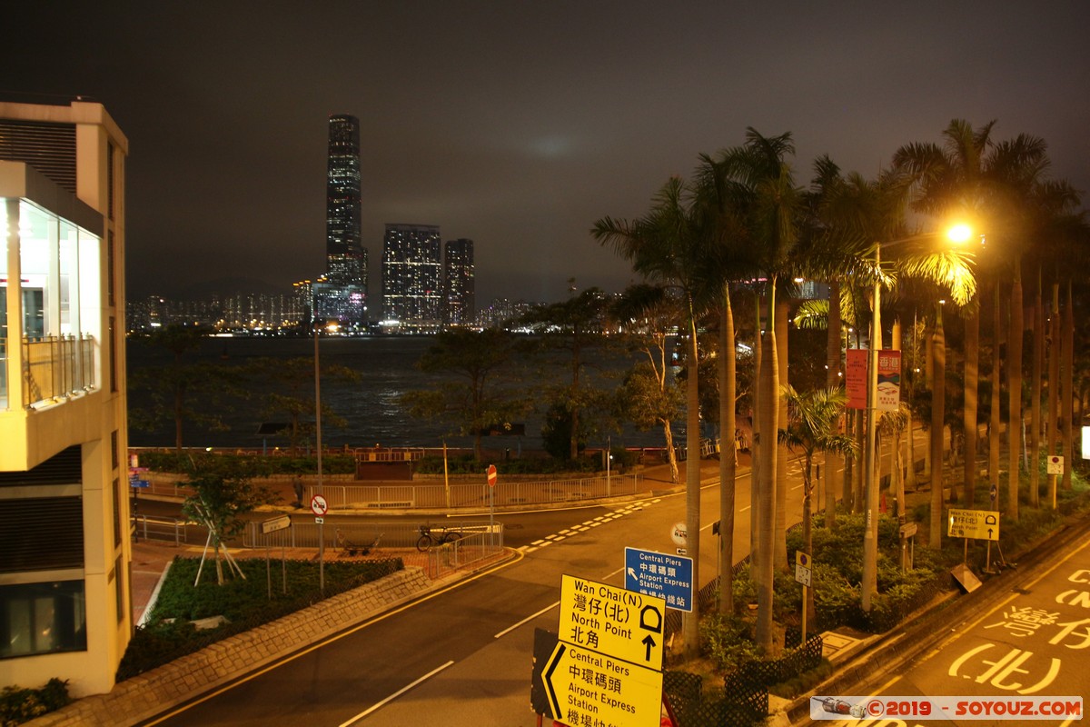 Hong Kong by night - Victoria Harbour & Sky 100 Tower
Mots-clés: Central and Western Central District geo:lat=22.28719365 geo:lon=114.15392686 geotagged HKG Hong Kong Nuit Ferry Pier Terminal skyscraper skyline Mer