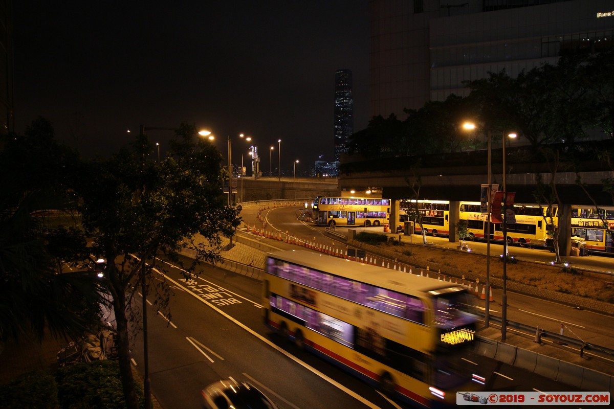 Hong Kong by night
Mots-clés: Central Central and Western geo:lat=22.28718869 geo:lon=114.15744592 geotagged HKG Hong Kong Nuit voiture bus Route