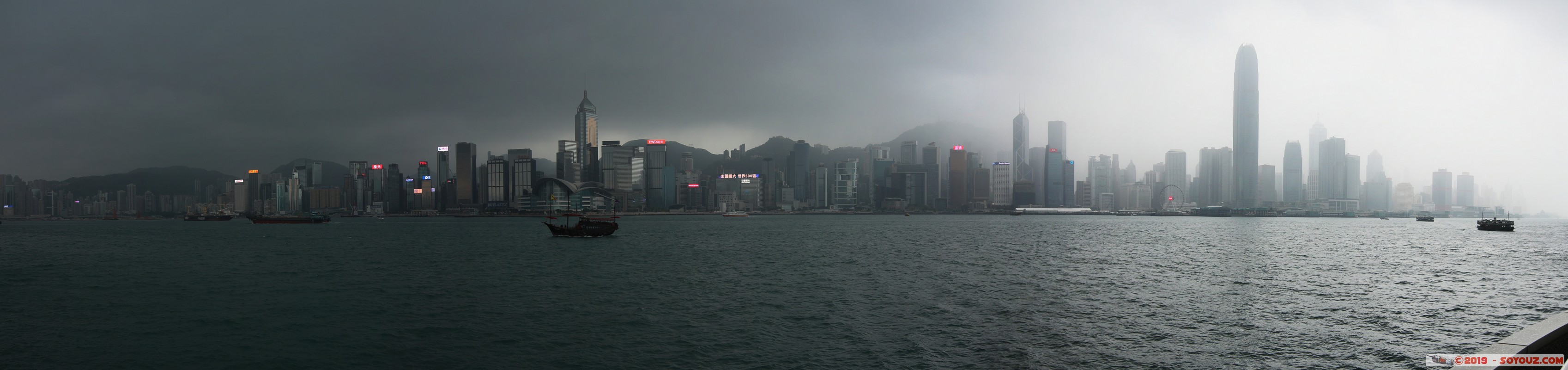 Hong Kong - Kowloon
Mots-clés: geo:lat=22.29302083 geo:lon=114.16968083 geotagged HKG Hong Kong Tsim Sha Tsui Yau Tsim Mong Victoria Harbour Mer bateau skyline skyscraper panorama Kowloon City Kowloon