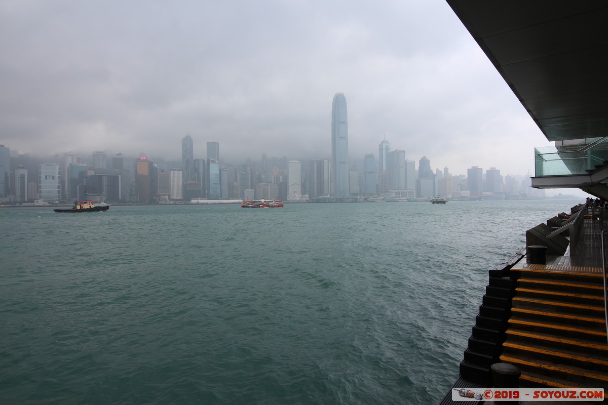 Hong Kong - View from Kowloon Public Pier
Mots-clés: geo:lat=22.29306083 geo:lon=114.17049833 geotagged HKG Hong Kong Tsim Sha Tsui Yau Tsim Mong Victoria Harbour Mer bateau skyline skyscraper brume Kowloon City Kowloon International Finance Centre