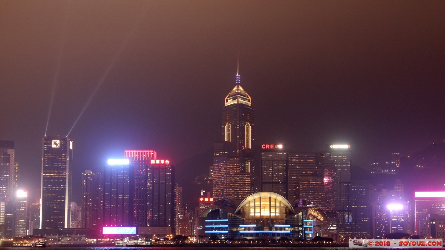 Hong Kong by night - Kowloon - A Symphony of Lights
Mots-clés: geo:lat=22.29322222 geo:lon=114.17242504 geotagged HKG Hong Kong Tsim Sha Tsui Yau Tsim Mong Kowloon Public Pier A Symphony of Lights skyline skyscraper Nuit Victoria Harbour