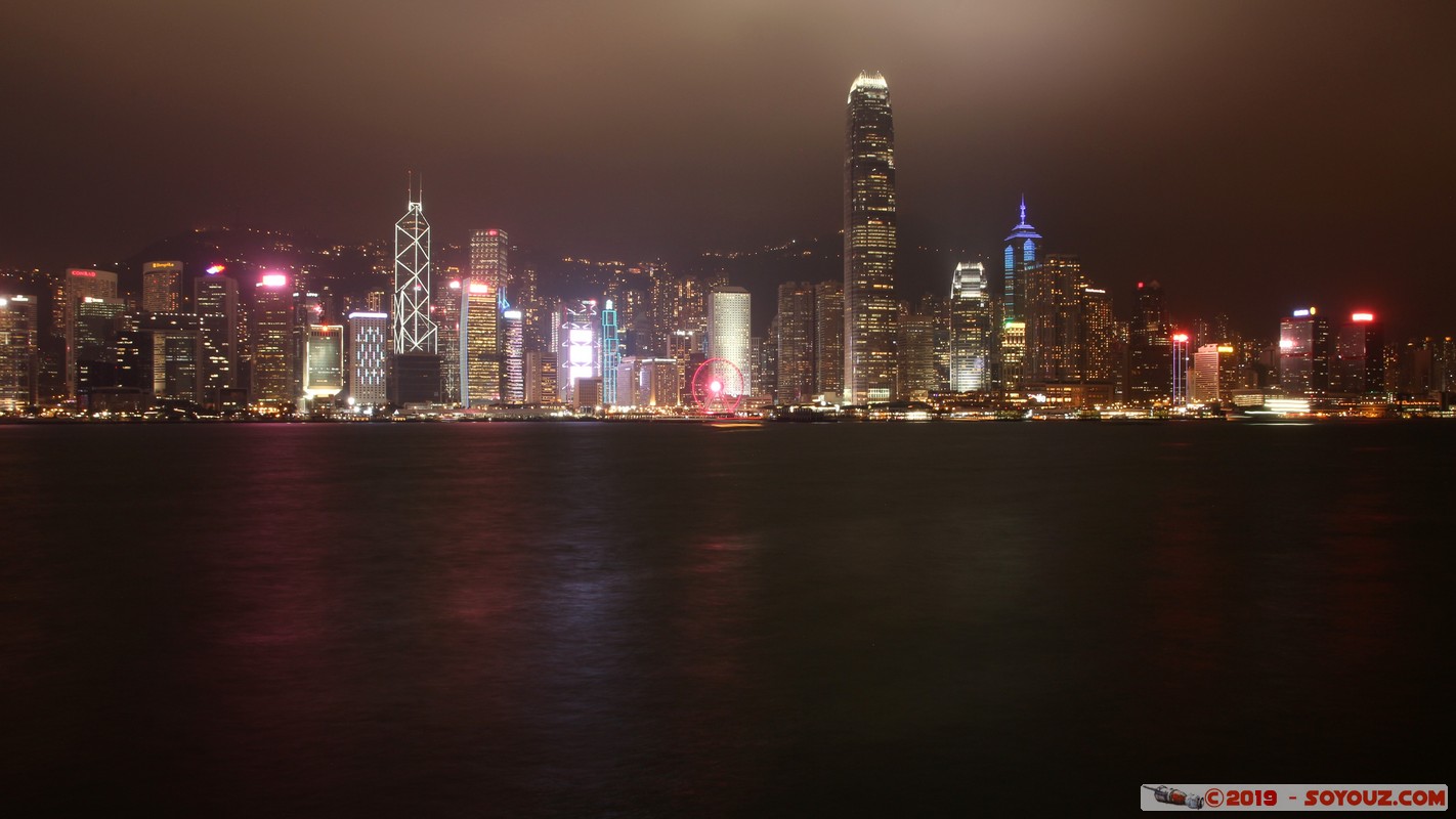 Hong Kong by night - View from Kowloon
Mots-clés: geo:lat=22.29322222 geo:lon=114.17242504 geotagged HKG Hong Kong Tsim Sha Tsui Yau Tsim Mong Kowloon Public Pier skyline skyscraper Nuit Jardine House International Commerce Centre Grande roue Victoria Harbour