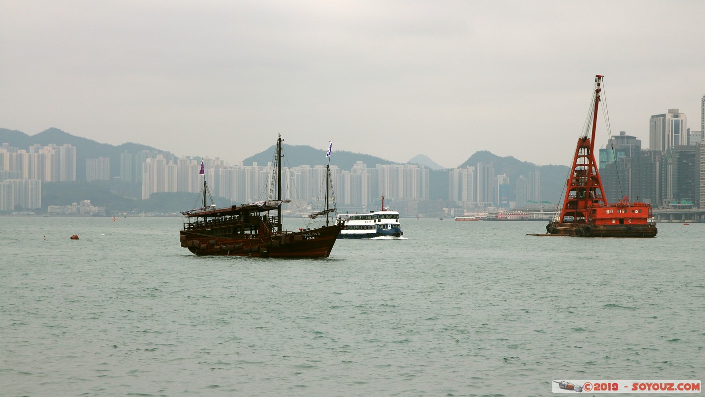 Hong Kong - Kowloon - View from Avenue of stars
Mots-clés: geo:lat=22.29546667 geo:lon=114.17627907 geotagged HKG Hong Kong Kowloon City Tsimshatsui East Kowloon Yau Tsim Mong Tsim Sha Tsui Public Pier Victoria Harbour bateau Avenue of stars