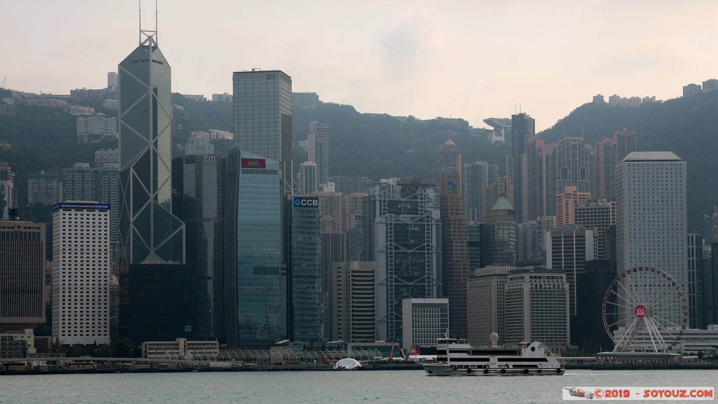 Hong Kong -  View from Kowloon
Mots-clés: geo:lat=22.29295700 geo:lon=114.16993533 geotagged HKG Hong Kong Tsim Sha Tsui Yau Tsim Mong Kowloon Public Pier Victoria Harbour skyscraper Jardine House Grande roue