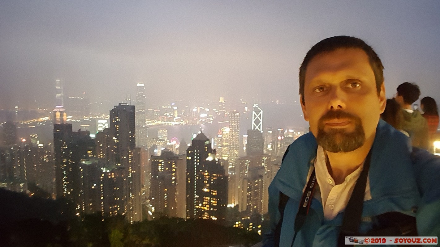 Hong Kong by night - Victoria Peak
Mots-clés: Central and Western Central District geo:lat=22.27100482 geo:lon=114.15075287 geotagged HKG Hong Kong Nuit skyscraper skyline