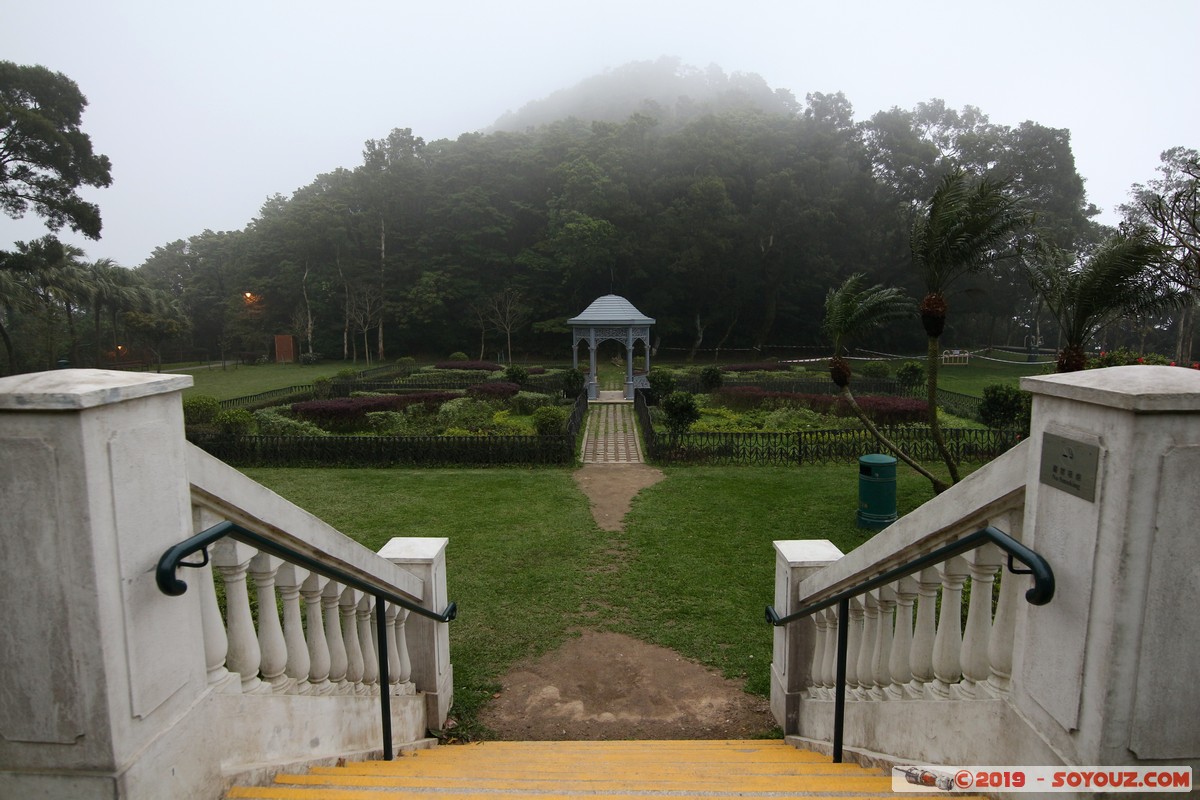 Hong Kong - Victoria Peak Garden
Mots-clés: Central and Western geo:lat=22.27398567 geo:lon=114.14374200 geotagged HKG Hong Kong Sheung Wan Victoria Peak Garden Parc