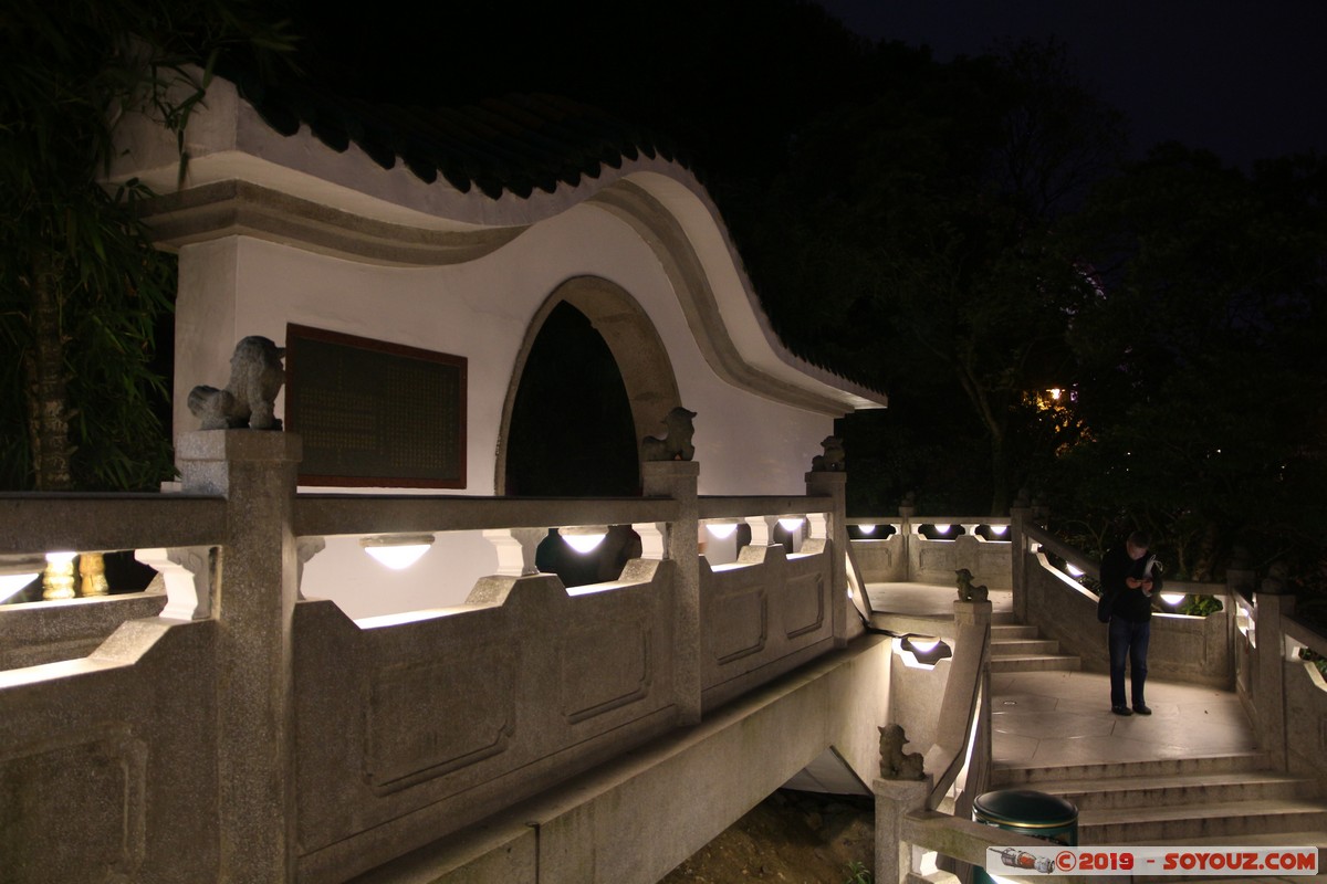 Hong Kong by night - Victoria Peak
Mots-clés: Central and Western Central District geo:lat=22.27087592 geo:lon=114.15080307 geotagged HKG Hong Kong Nuit Lions Club Pavilion