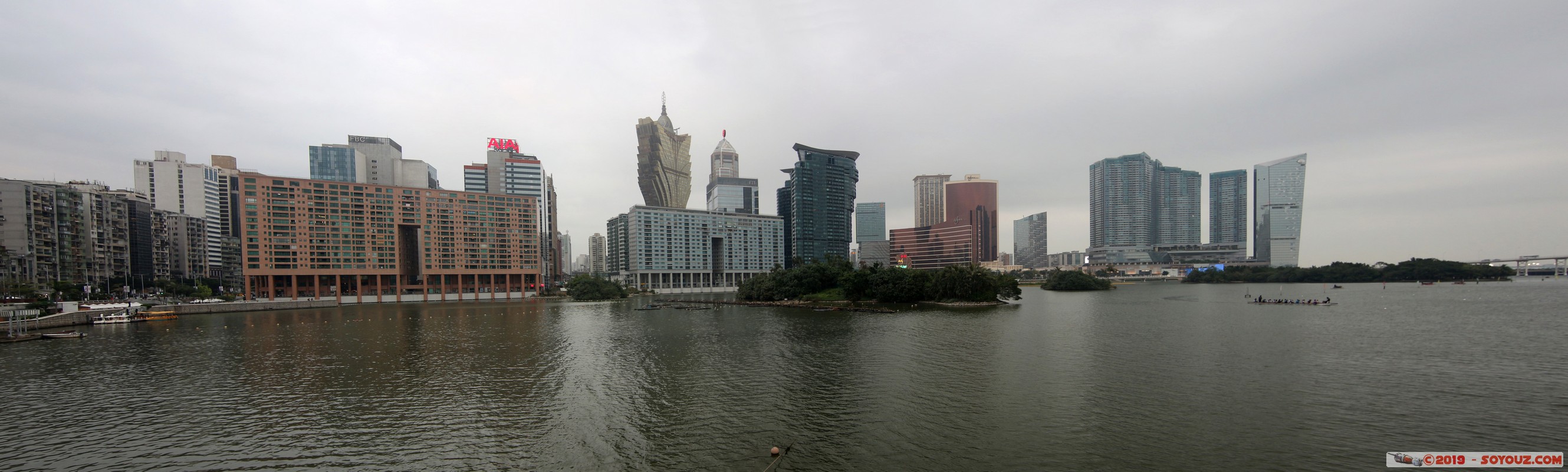 Macao - Panorama - Av. Panoramica do Lago Nam Van
Mots-clés: geo:lat=22.18742318 geo:lon=113.53799238 geotagged MAC Macao Av. Panoramica do Lago Nam Van panorama Grand Lisboa hotel Lac