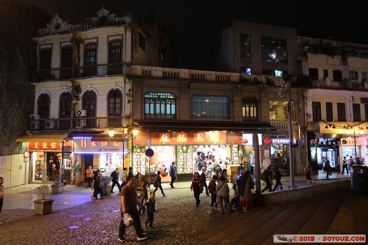 Macao by night - R. de São Paulo
Mots-clés: geo:lat=22.19659158 geo:lon=113.54082942 geotagged MAC Macao Santo António Nuit patrimoine unesco R. de São Paulo