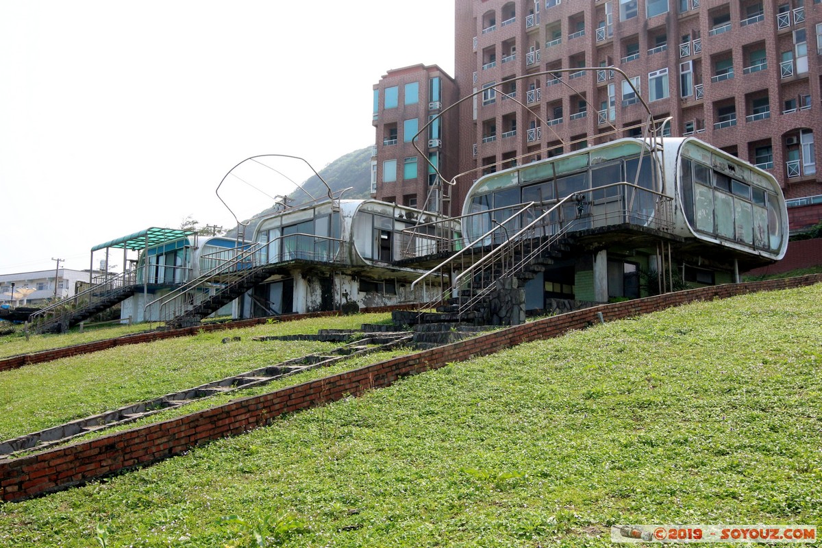 Wanli - UFO Village
Mots-clés: geo:lat=25.18602149 geo:lon=121.68696747 geotagged Meilun Taipeh Taiwan TWN New Taipei UFO Village Futuro House Venturo House