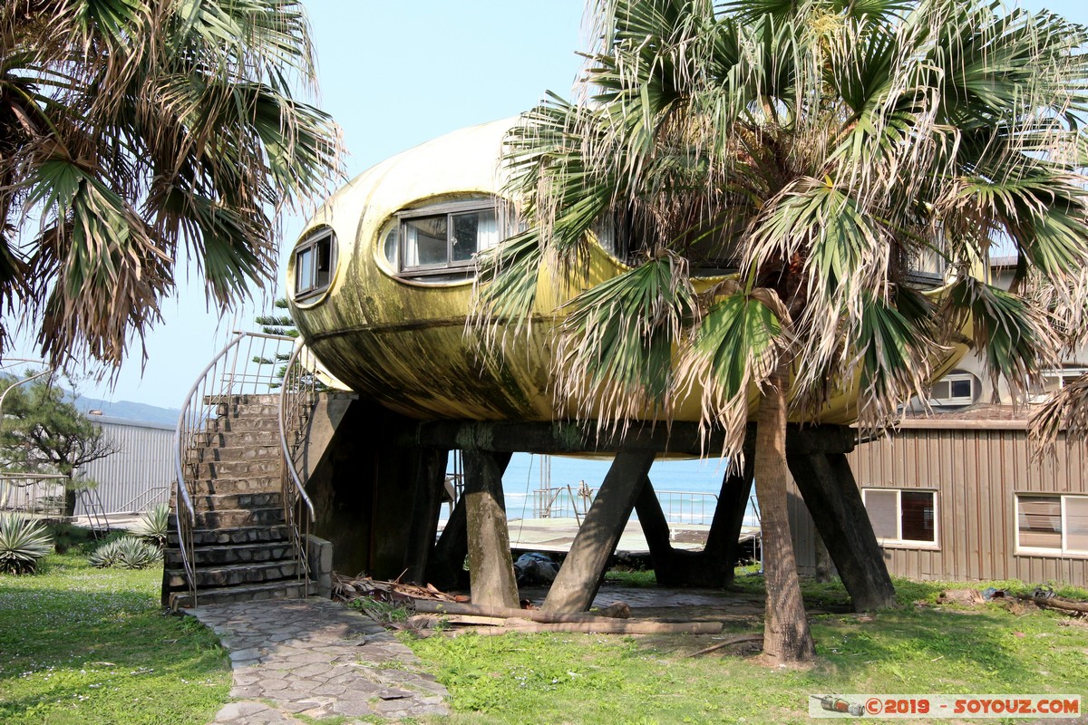 Wanli - UFO Village
Mots-clés: geo:lat=25.18607246 geo:lon=121.68643371 geotagged Meilun Taipeh Taiwan TWN New Taipei UFO Village Futuro House