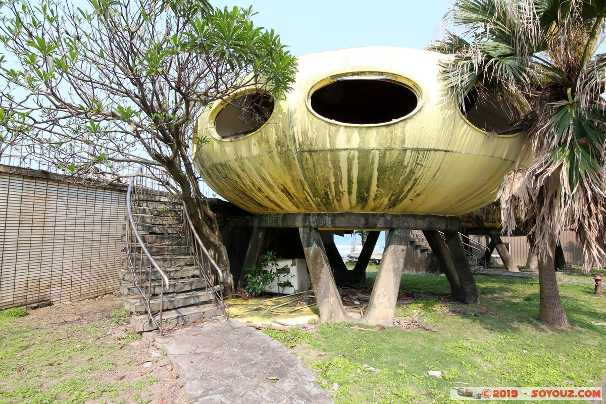 Wanli - UFO Village
Mots-clés: geo:lat=25.18608460 geo:lon=121.68638811 geotagged Meilun Taipeh Taiwan TWN New Taipei UFO Village Futuro House