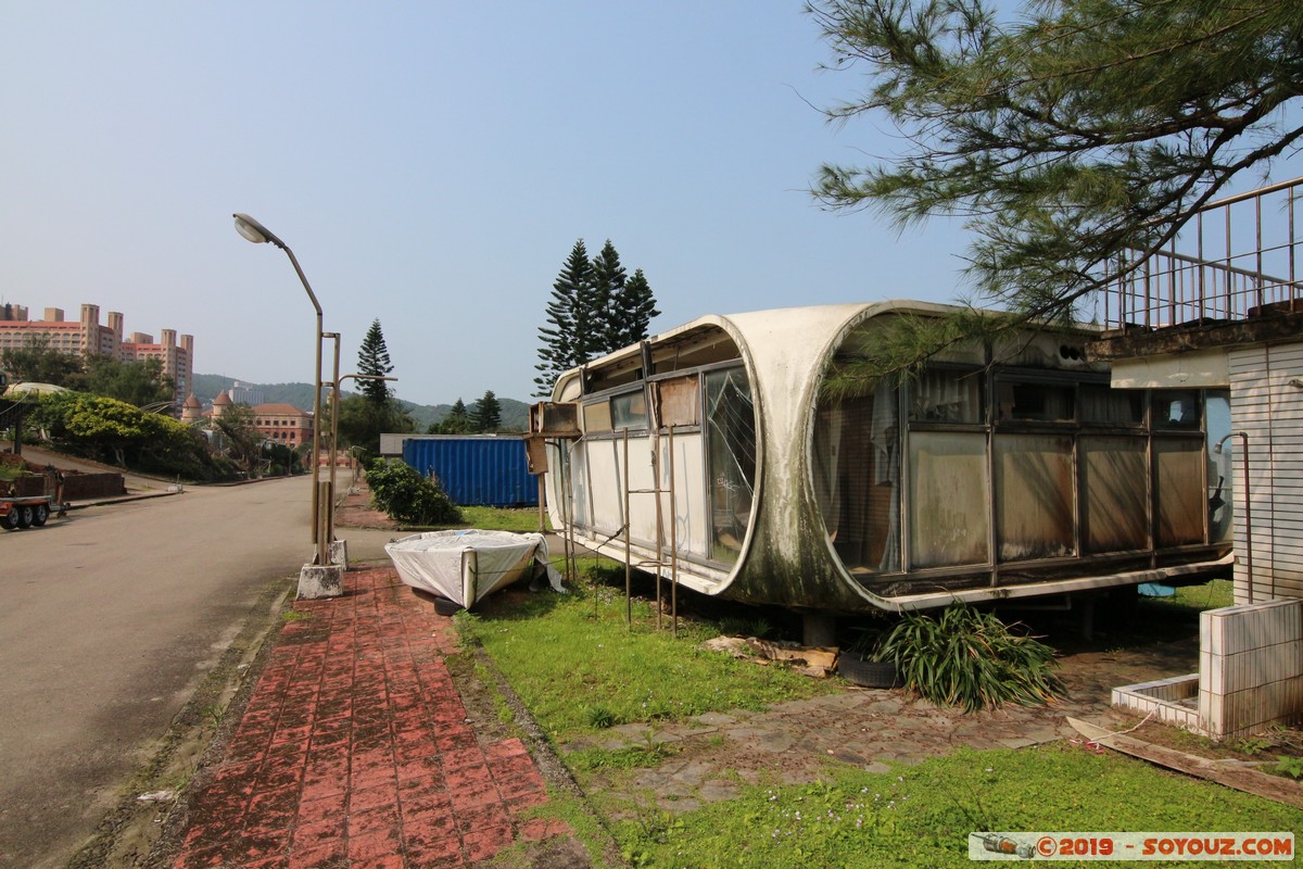 Wanli - UFO Village
Mots-clés: geo:lat=25.18615499 geo:lon=121.68624327 geotagged Meilun Taipeh Taiwan TWN New Taipei UFO Village Futuro House Venturo House