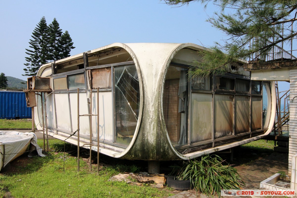 Wanli - UFO Village
Mots-clés: geo:lat=25.18615499 geo:lon=121.68624327 geotagged Meilun Taipeh Taiwan TWN New Taipei UFO Village Futuro House Venturo House