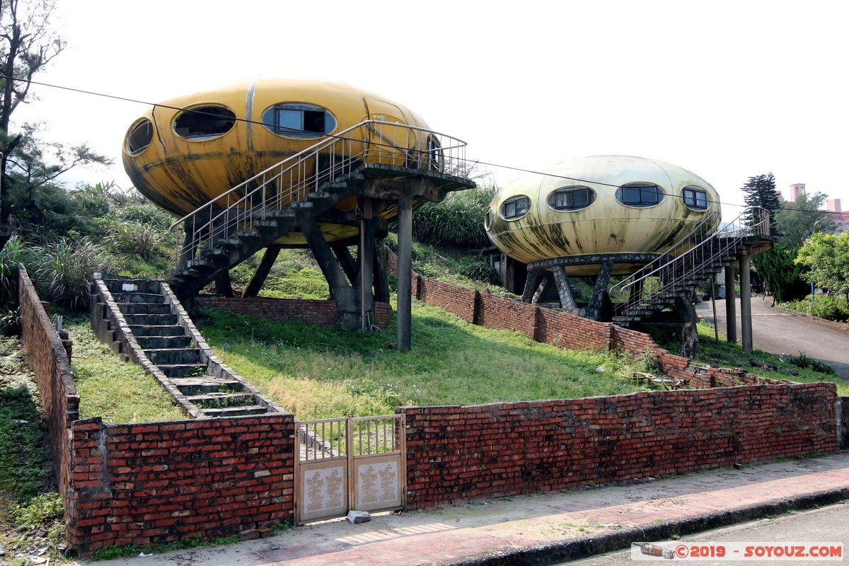 Wanli - UFO Village
Mots-clés: geo:lat=25.18638557 geo:lon=121.68606893 geotagged Meilun Taipeh Taiwan TWN New Taipei UFO Village Futuro House