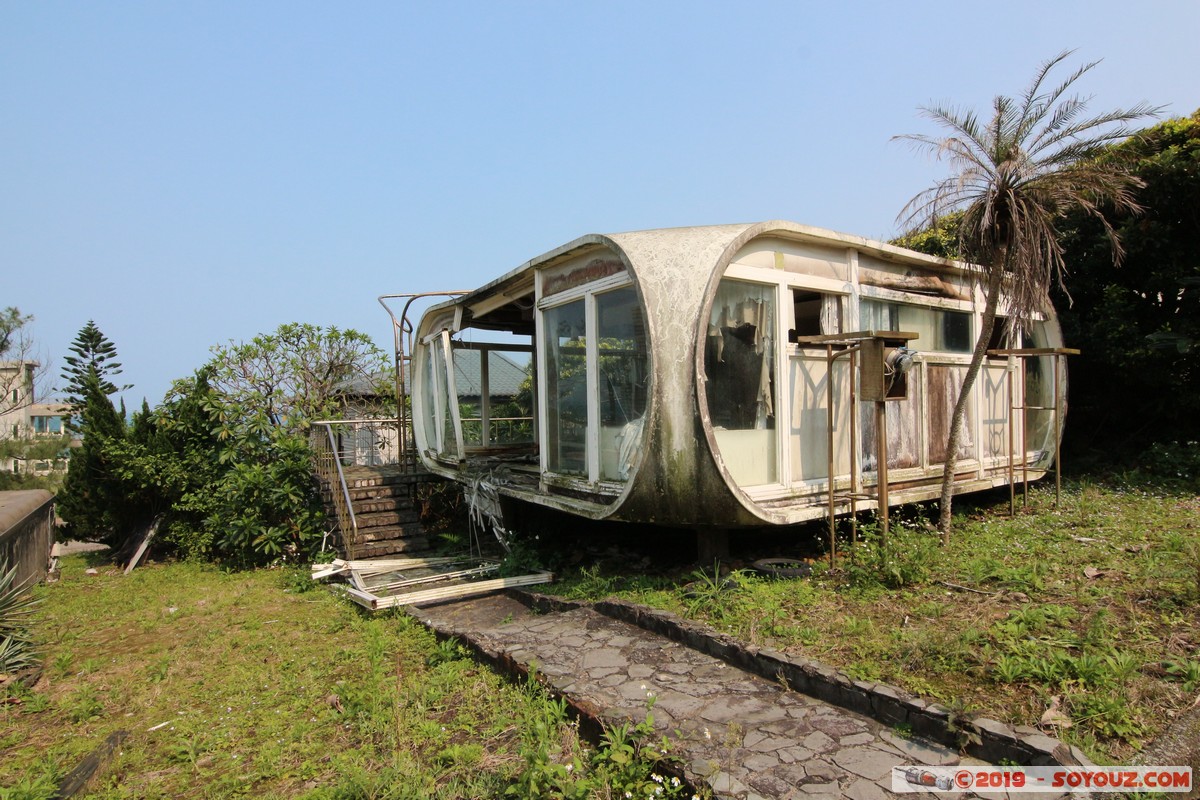 Wanli - UFO Village
Mots-clés: geo:lat=25.18721082 geo:lon=121.68532059 geotagged Meilun Taipeh Taiwan TWN New Taipei UFO Village Futuro House Venturo House