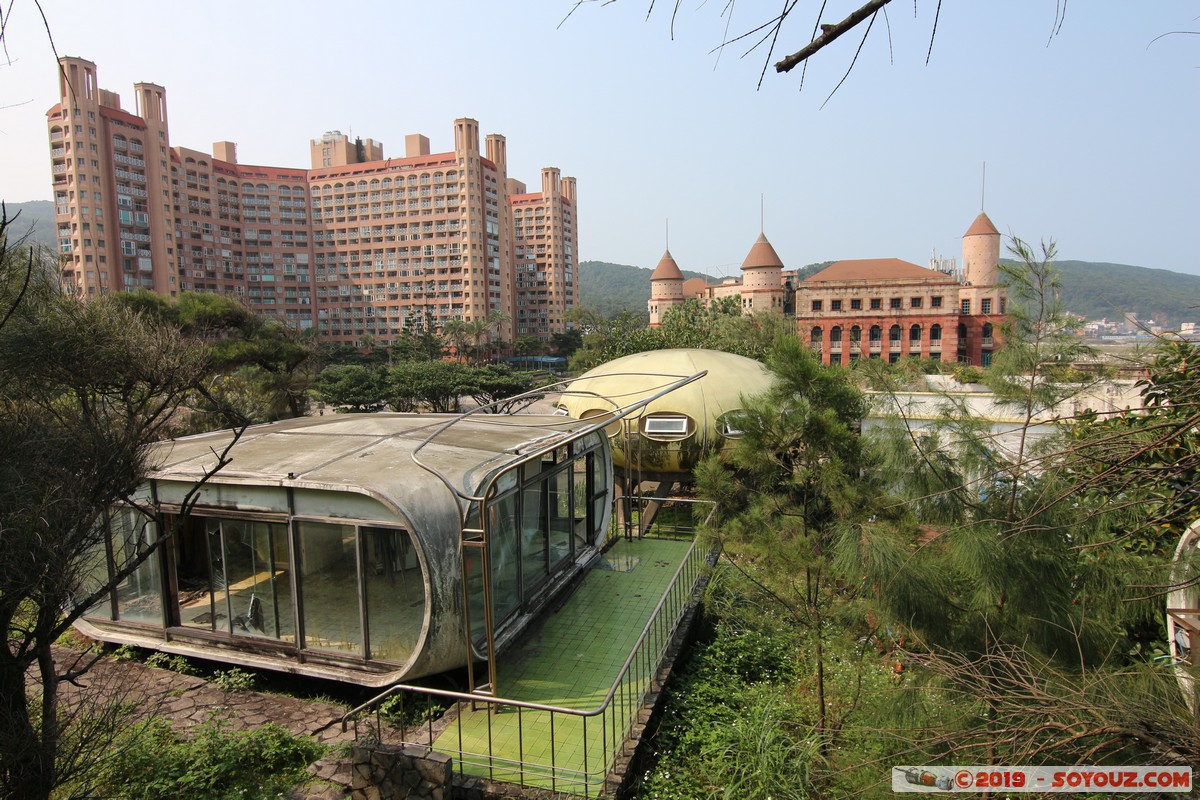 Wanli - UFO Village
Mots-clés: geo:lat=25.18680241 geo:lon=121.68562740 geotagged Meilun Taipeh Taiwan TWN New Taipei UFO Village Futuro House Venturo House