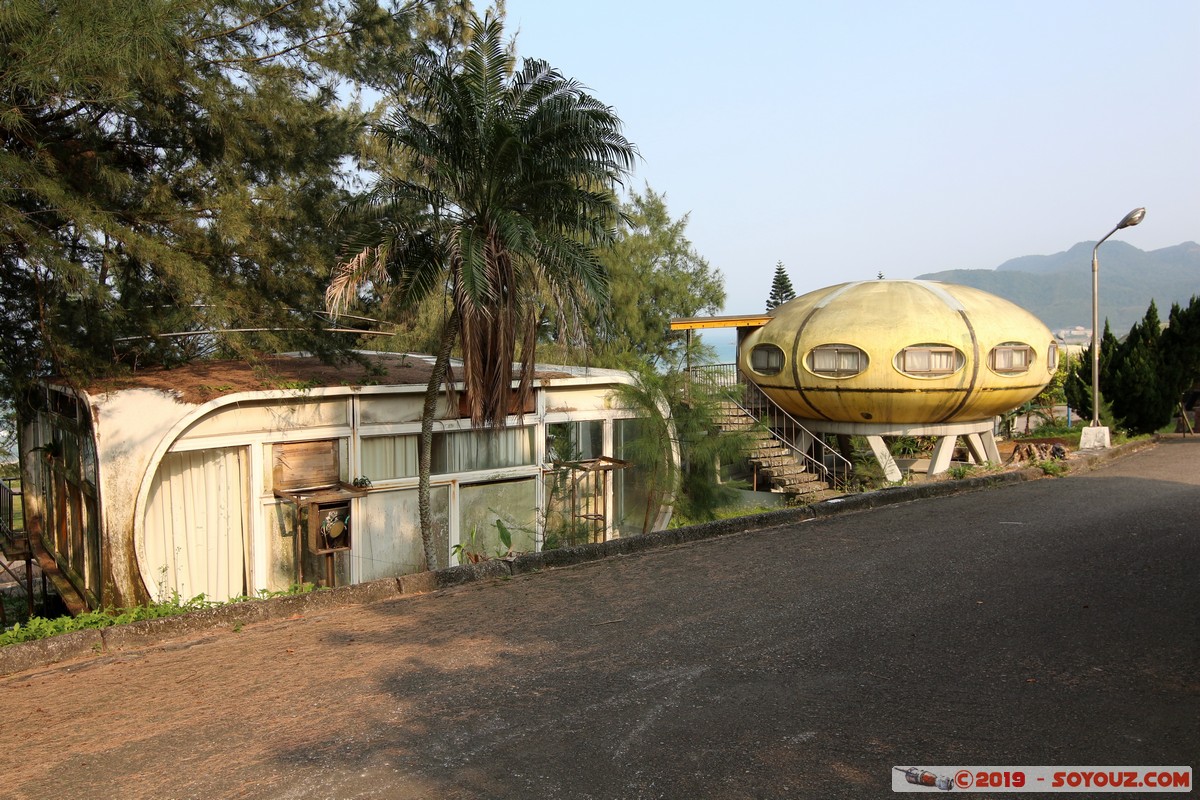 Wanli - UFO Village
Mots-clés: geo:lat=25.18614771 geo:lon=121.68645248 geotagged Meilun Taipeh Taiwan TWN New Taipei UFO Village Futuro House Venturo House