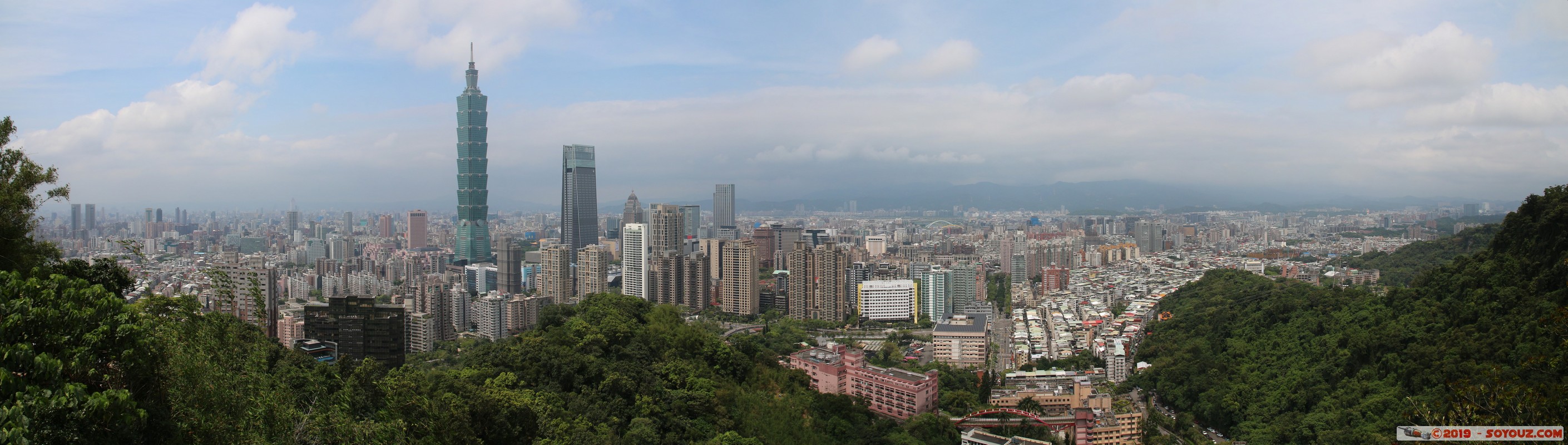 Taipei panorama - Xiangshan Trail - Taipei 101
Mots-clés: geo:lat=25.02692958 geo:lon=121.57443022 geotagged Jiupokou Taiwan TWN Taipei New Taipei Xiangshan Trail skyscraper Taipei 101 Deloitte Tower panorama Elephant Mountain