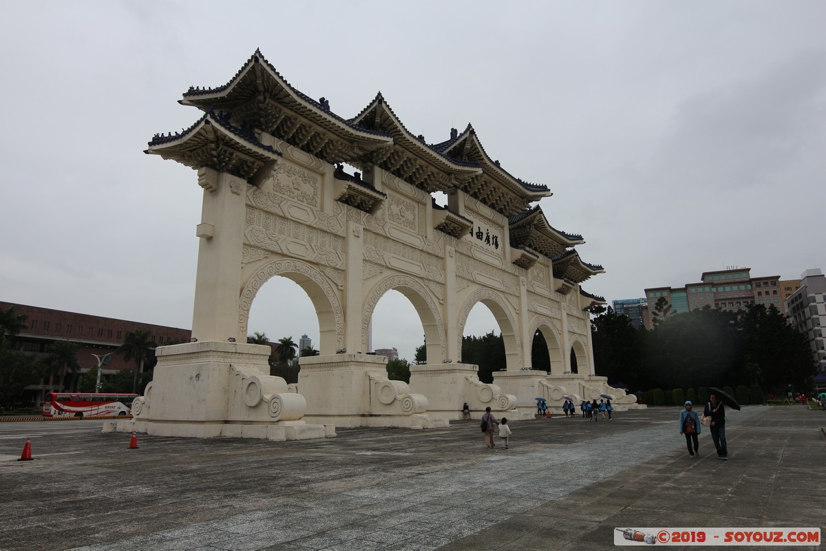 Taipei - Zhongzheng Memorial Park - Main Gate
Mots-clés: geo:lat=25.03611312 geo:lon=121.51775562 geotagged Guting Taiwan TWN Taipei New Taipei Zhongzheng Memorial Park