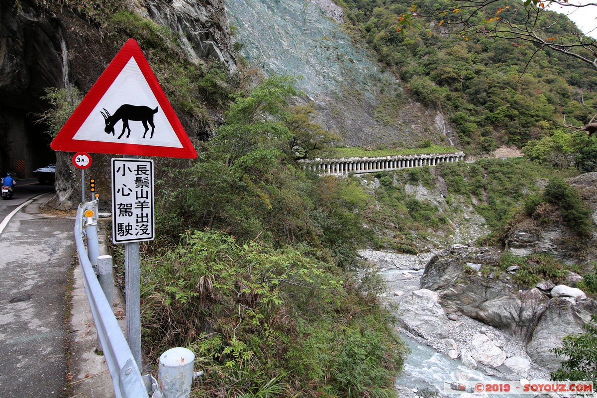 Taroko Gorge - Dasha River
Mots-clés: geo:lat=24.18536121 geo:lon=121.49133076 geotagged Taiwan Tianxiang TWN Hualien County Taroko Gorge Dasha River Roadsign Riviere Montagne