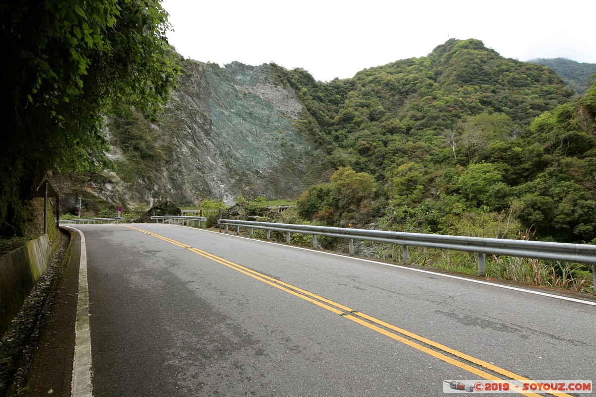 Taroko Gorge - Tianxiang
Mots-clés: geo:lat=24.18567956 geo:lon=121.49243890 geotagged Taiwan Tianxiang TWN Hualien County Taroko Gorge Montagne