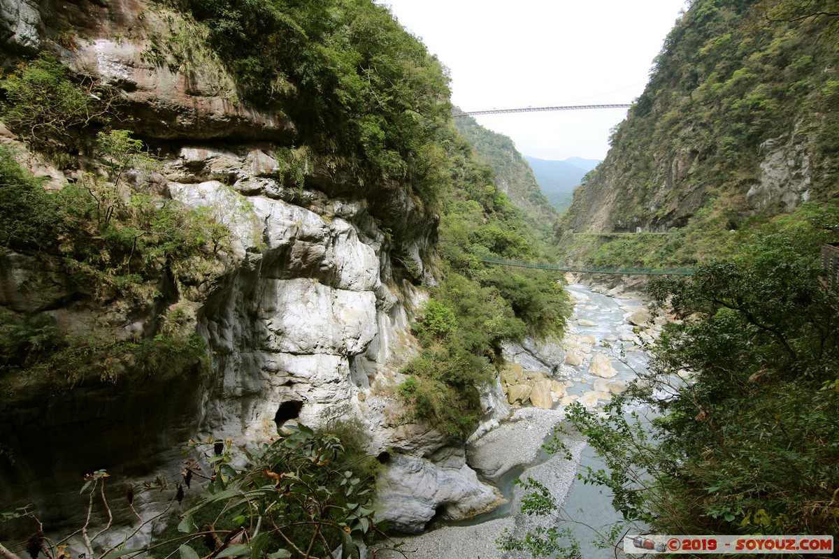 Taroko Gorge - Swallow Grotto Trail (Yanzikou) - Zhuilu Suspension Bridge
Mots-clés: geo:lat=24.17453182 geo:lon=121.56459524 geotagged Taiwan TWN Yanzikou Hualien County Taroko Gorge Montagne Swallow Grotto Trail (Yanzikou) Riviere Pont Zhuilu Suspension Bridge