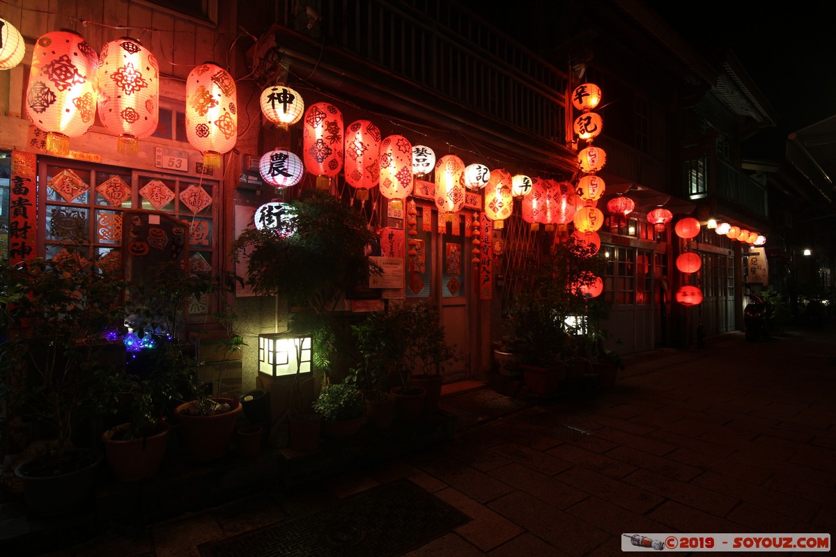 Tainan by night - Shennong Street
Mots-clés: Chikanlou geo:lat=22.99733542 geo:lon=120.19709250 geotagged Taiwan TWN Nuit Shennong Street Lumiere