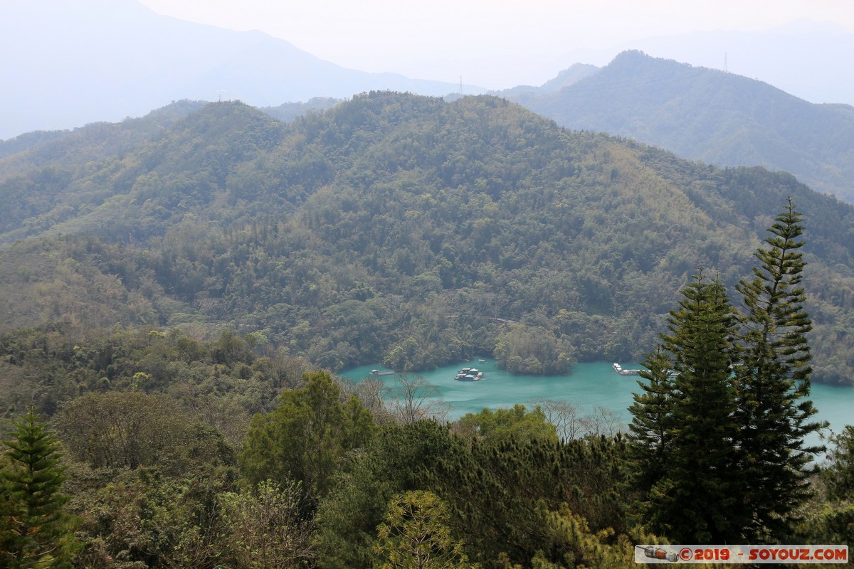 Sun Moon Lake - View from Ci En Pagoda
Mots-clés: geo:lat=23.84195333 geo:lon=120.92080167 geotagged Hululun Taiwan TWN Nantou County Sun Moon Lake Ci En Pagoda Boudhiste