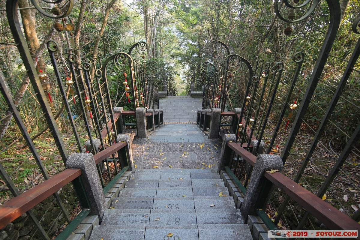 Sun Moon Lake - Year of Steps at Wenwu Temple
Mots-clés: geo:lat=23.86908333 geo:lon=120.92705833 geotagged Songbailun Taiwan TWN Nantou County Sun Moon Lake Wen Wu Temple Boudhiste Year of Steps Escalier