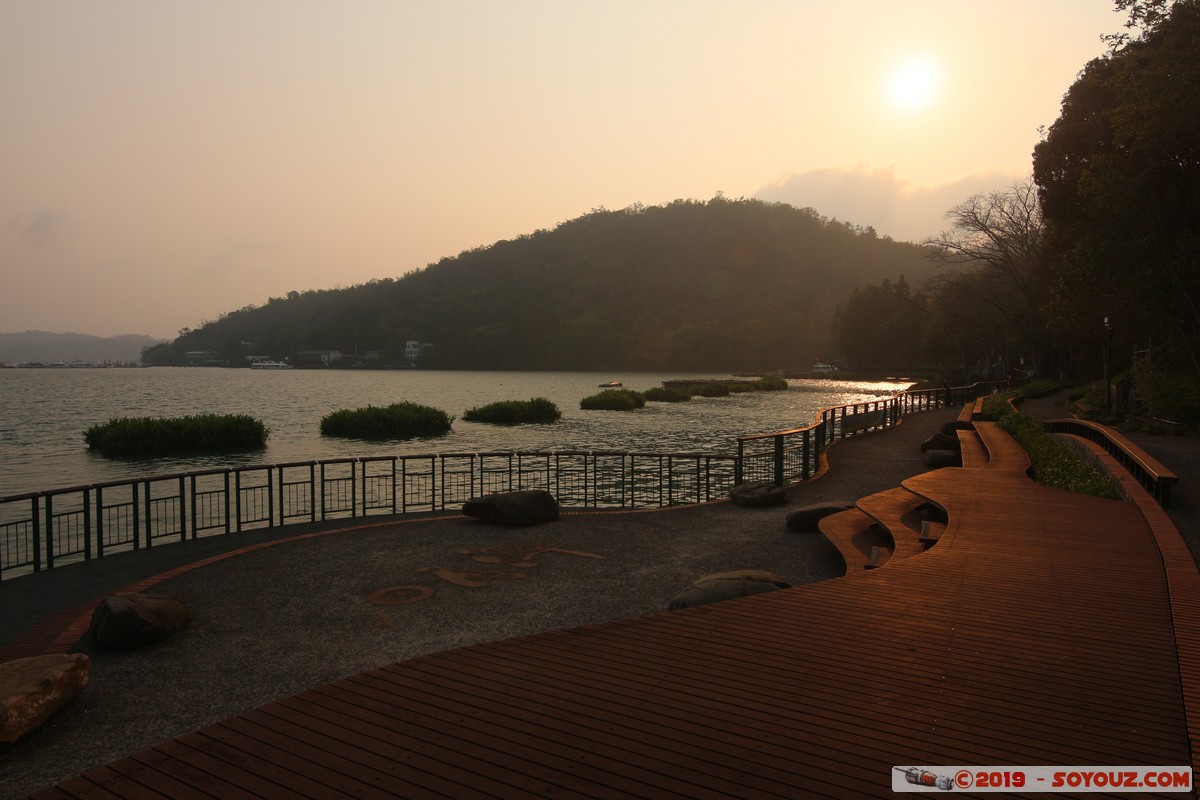 Sun Moon Lake - Shueishe sunset
Mots-clés: geo:lat=23.87202875 geo:lon=120.92026333 geotagged Kongjueyuan Taiwan TWN Nantou County Sun Moon Lake Shueishe Lac sunset