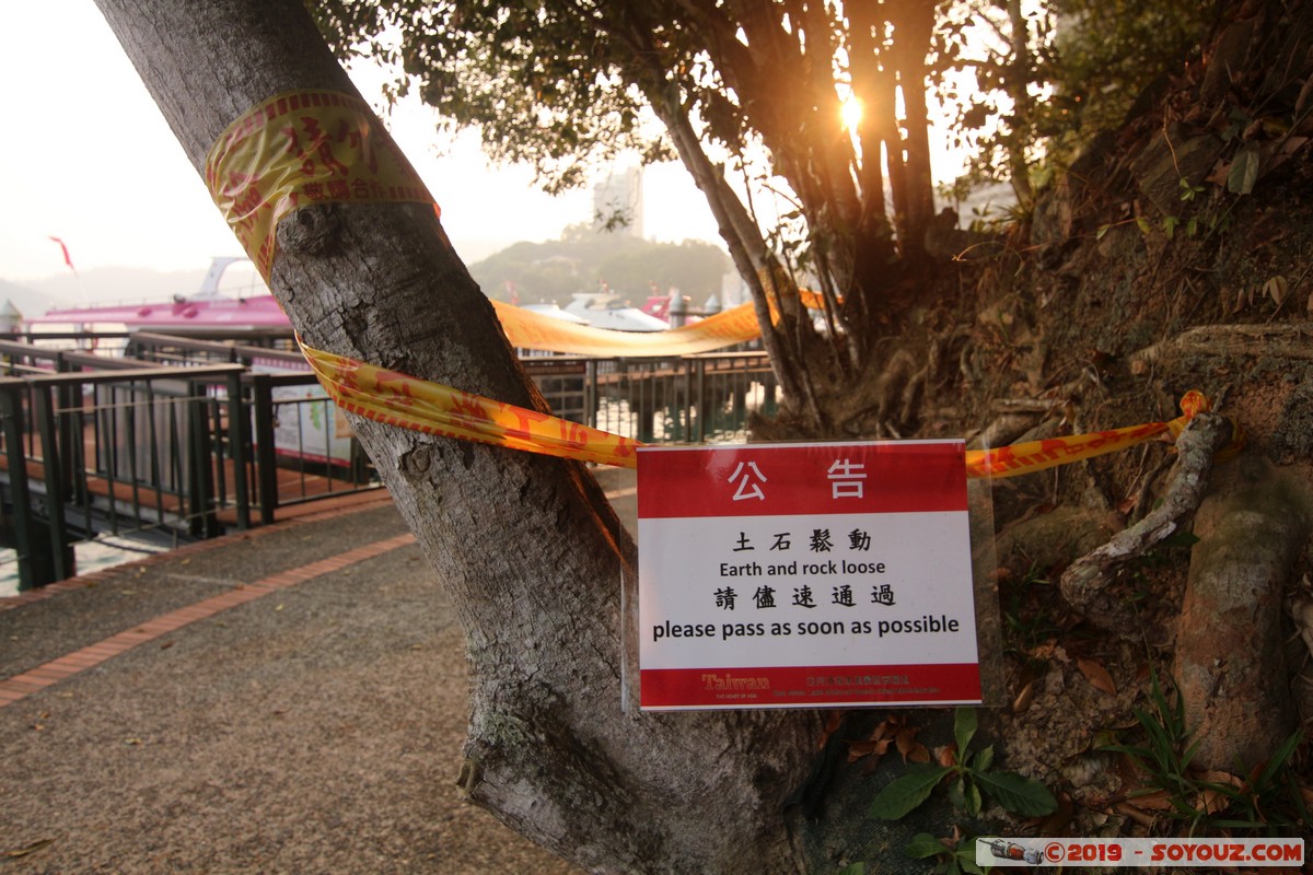 Sun Moon Lake - Shueishe  - Please pass as soon as possible
Mots-clés: geo:lat=23.86502759 geo:lon=120.91411981 geotagged Kongjueyuan Taiwan TWN Nantou County Sun Moon Lake Shueishe