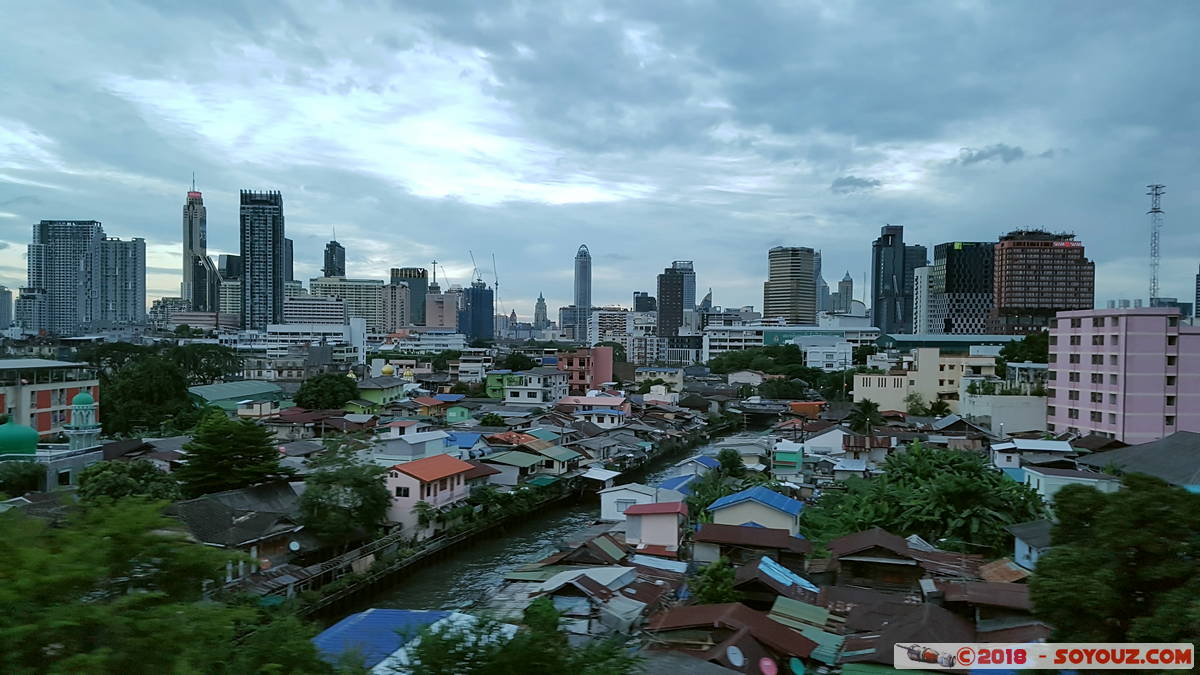 Bangkok - Sirat Expy
Mots-clés: Bangkok geo:lat=13.75142536 geo:lon=100.52261953 geotagged Phra Nakhon Sathorn THA Thaïlande Sirat Expy skyscraper