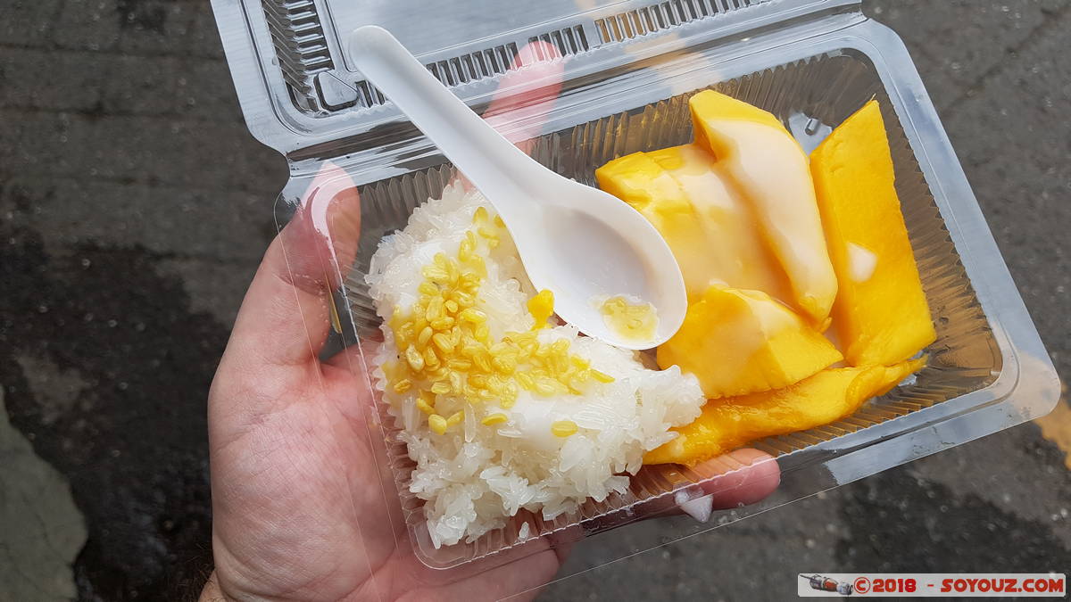 Bangkok - Chatuchak Weekend Markets - Mango and sticky rice
Mots-clés: Bang Su Bang Sue Bangkok geo:lat=13.80044448 geo:lon=100.55033679 geotagged THA Thaïlande Chatuchak Weekend Markets Marche Nourriture