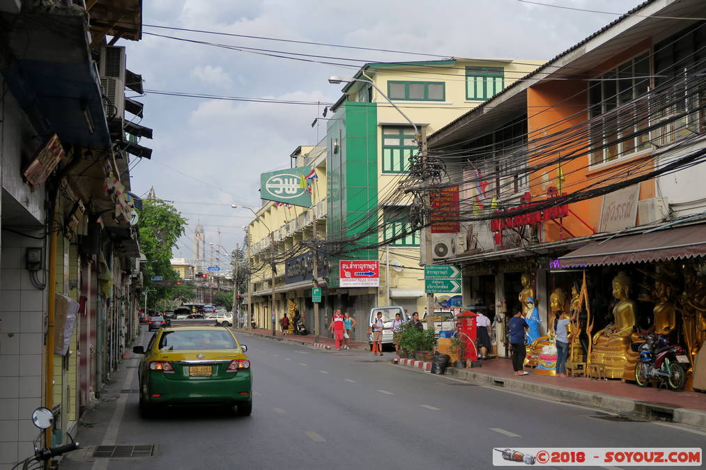 Bangkok - Bamrung Mueang Rd
Mots-clés: Bangkok geo:lat=13.75197433 geo:lon=100.50235301 geotagged Phra Nakhon THA Thaïlande Bamrung Mueang Rd