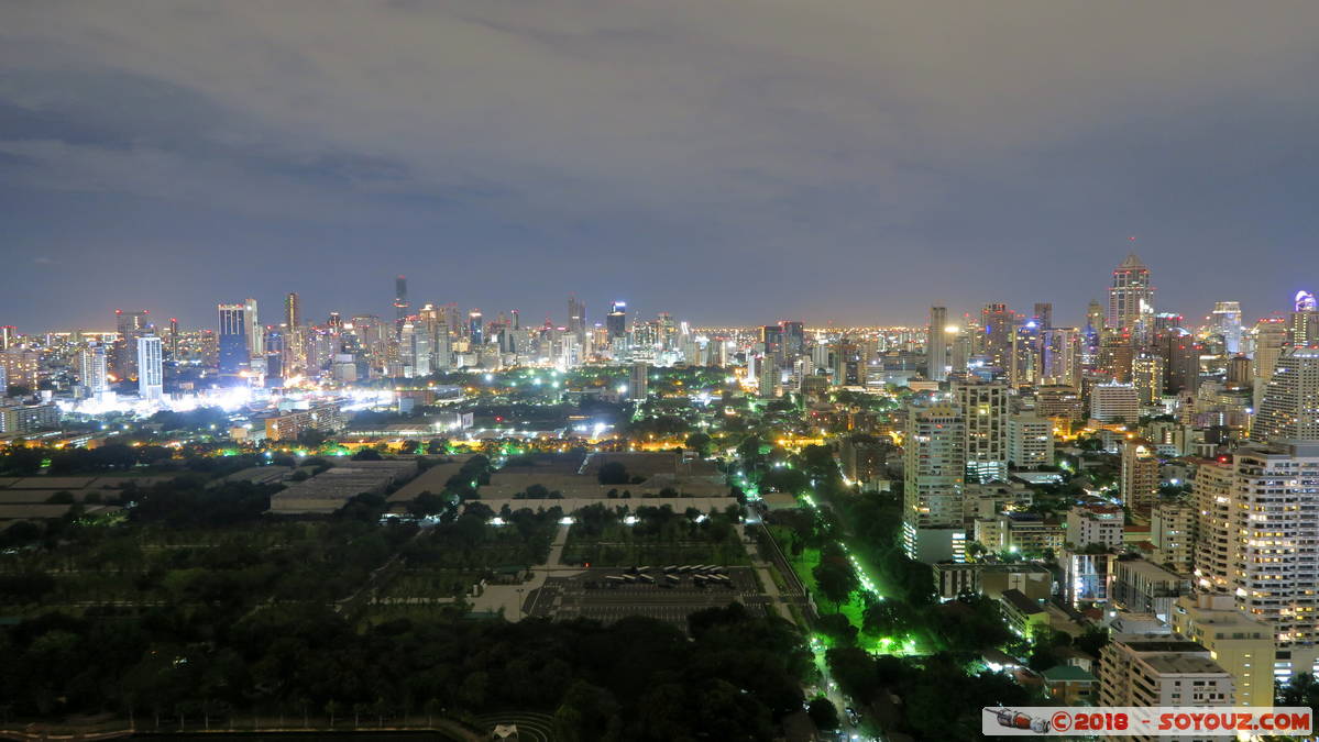 Bangkok by Night - View on the city from 35th Floor
Mots-clés: Bang Rak Bangkok geo:lat=13.73315274 geo:lon=100.56057304 geotagged Sukhumvit THA Thaïlande Nuit skyscraper