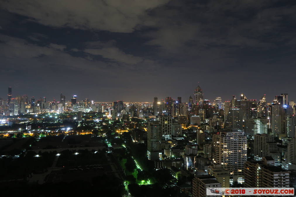 Bangkok by Night - View on the city from 35th Floor
Mots-clés: Bang Rak Bangkok geo:lat=13.73315274 geo:lon=100.56057304 geotagged Sukhumvit THA Thaïlande Nuit skyscraper