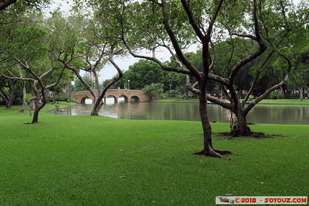 Bangkok - Chatuchak Park
Mots-clés: Bang Su Bang Sue Bangkok geo:lat=13.80645045 geo:lon=100.55498332 geotagged THA Thaïlande Chatuchak Park Parc