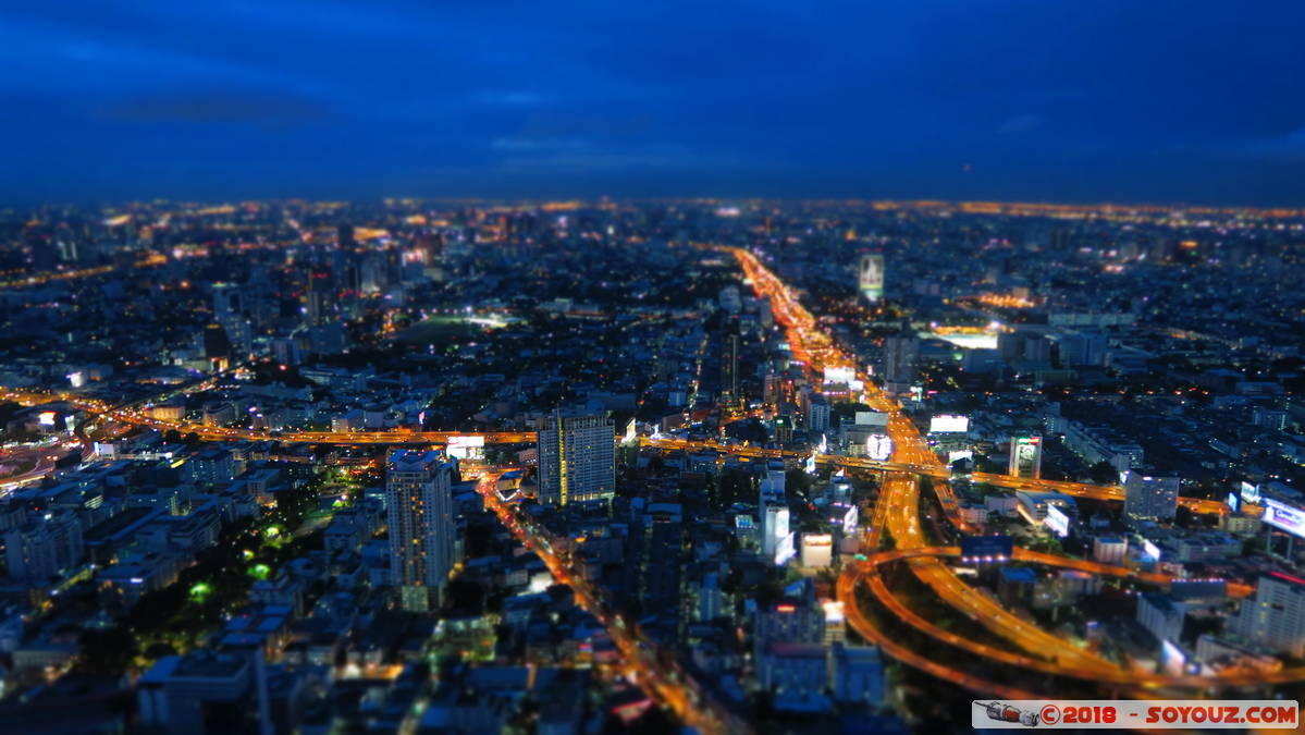 Bangkok by Night - View from Baiyoke Tower II
Mots-clés: Bangkok Ding Daeng geo:lat=13.75460569 geo:lon=100.54050475 geotagged Makkasan THA Thaïlande Nuit Baiyoke Tower II skyscraper