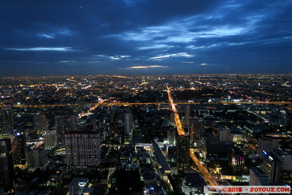 Bangkok by Night - View from Baiyoke Tower II
Mots-clés: Bangkok Ding Daeng geo:lat=13.75460569 geo:lon=100.54050475 geotagged Makkasan THA Thaïlande Nuit Baiyoke Tower II skyscraper