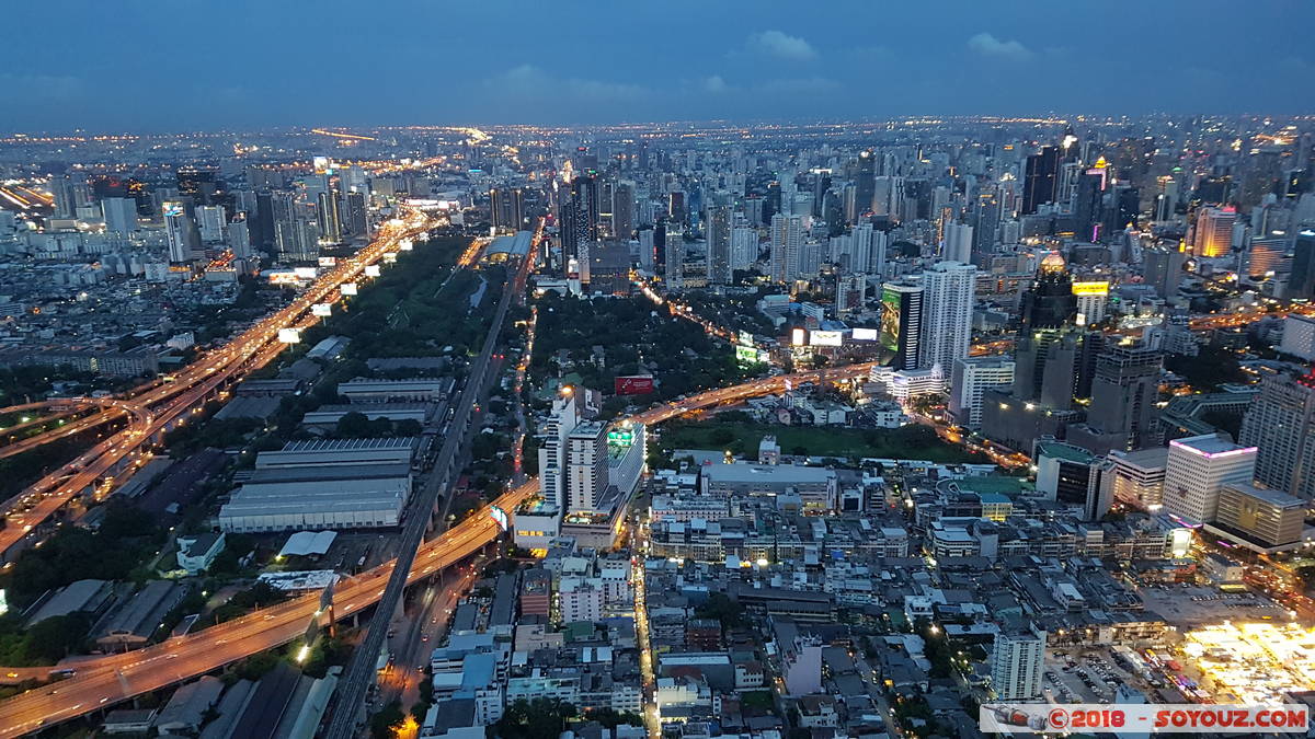 Bangkok by Night - View from Baiyoke Tower II
Mots-clés: Bangkok Ding Daeng geo:lat=13.75460569 geo:lon=100.54051012 geotagged Makkasan THA Thaïlande Nuit Baiyoke Tower II skyscraper