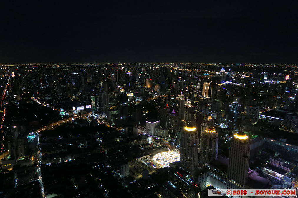 Bangkok by Night - View from Baiyoke Tower II
Mots-clés: Bangkok Ding Daeng geo:lat=13.75460569 geo:lon=100.54050475 geotagged Makkasan THA Thaïlande Nuit Baiyoke Tower II skyscraper