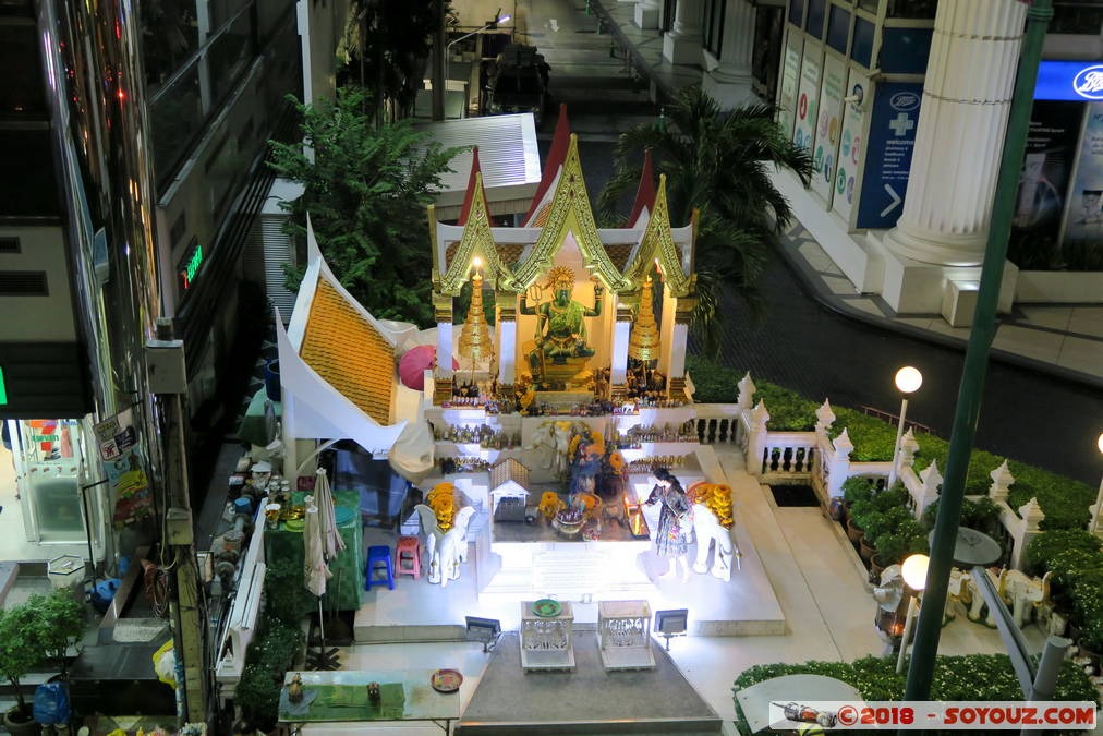 Bangkok by Night - Phra Indra Shrine
Mots-clés: Bang Rak Bangkok geo:lat=13.74431978 geo:lon=100.54177344 geotagged Langsuan THA Thaïlande Nuit Boudhiste Phra Indra Shrine