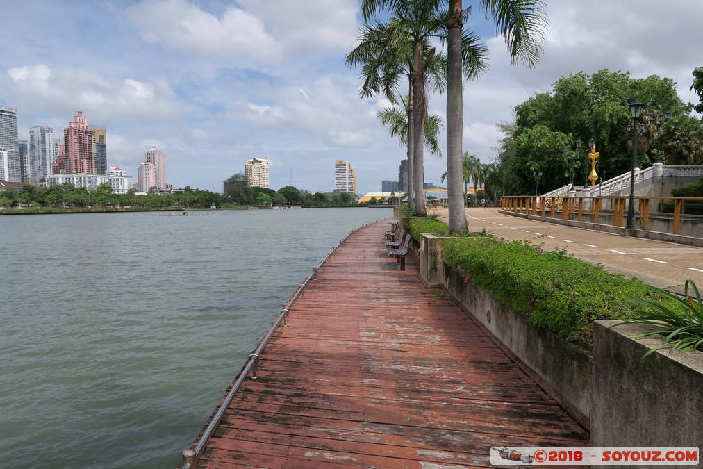 Bangkok - Benjakitti Park
Mots-clés: Bang Rak Bangkok geo:lat=13.73101359 geo:lon=100.55779964 geotagged Sukhumvit THA Thaïlande Benjakitti Park Lac