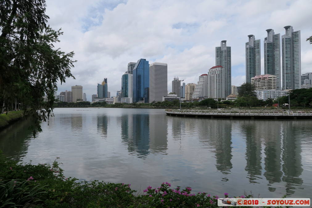 Bangkok - Benjakitti Park
Mots-clés: Bang Rak Bangkok geo:lat=13.72588841 geo:lon=100.55804372 geotagged Sukhumvit THA Thaïlande Benjakitti Park Lac skyscraper